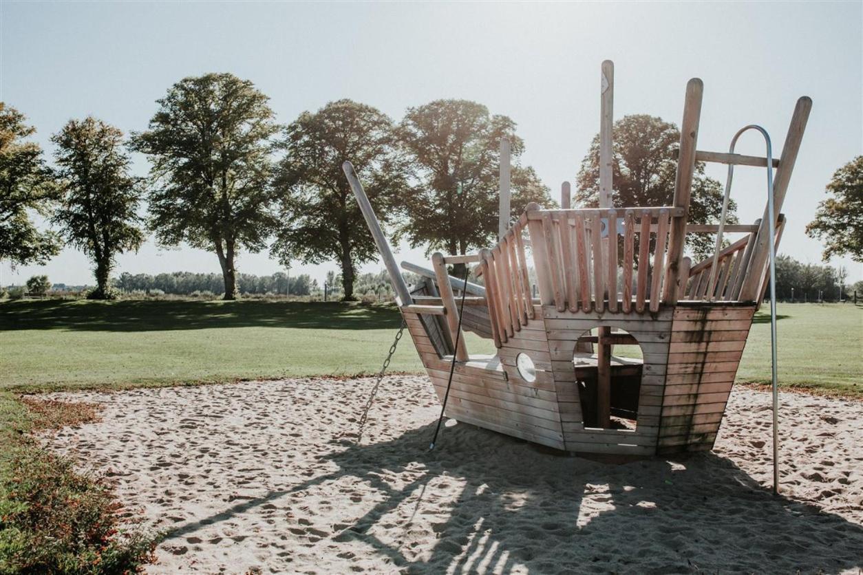 Recreatiepark Jachthaven De Veerstal Lathum - Luxe Chalet Exteriér fotografie
