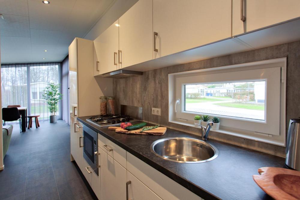 Recreatiepark Jachthaven De Veerstal Lathum - Luxe Chalet Exteriér fotografie