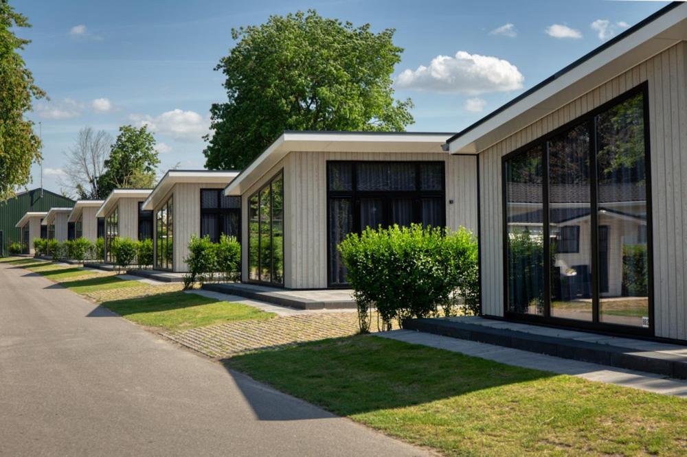Recreatiepark Jachthaven De Veerstal Lathum - Luxe Chalet Exteriér fotografie