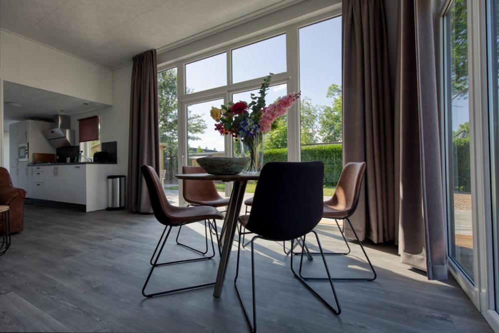 Recreatiepark Jachthaven De Veerstal Lathum - Luxe Chalet Exteriér fotografie