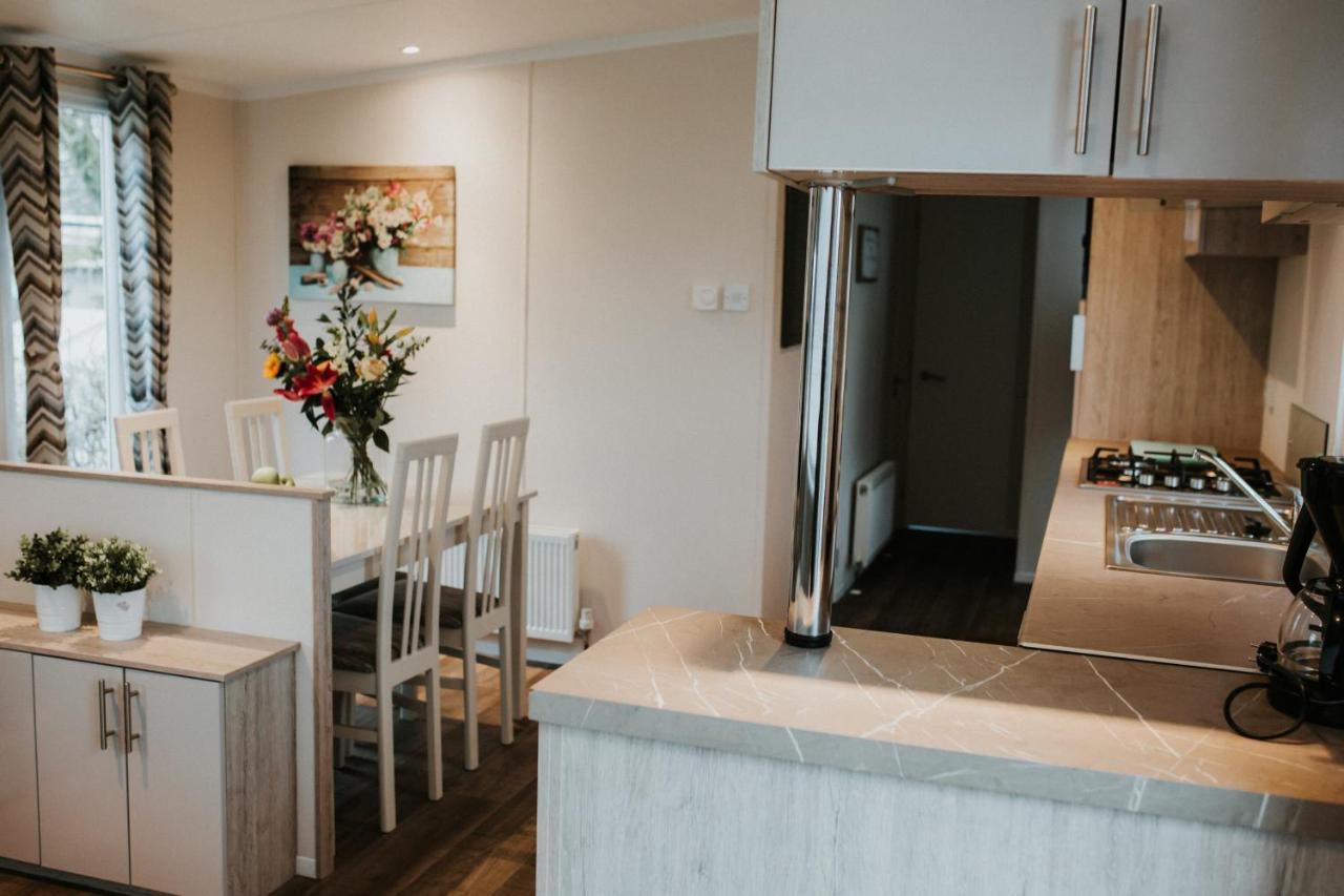 Recreatiepark Jachthaven De Veerstal Lathum - Luxe Chalet Exteriér fotografie