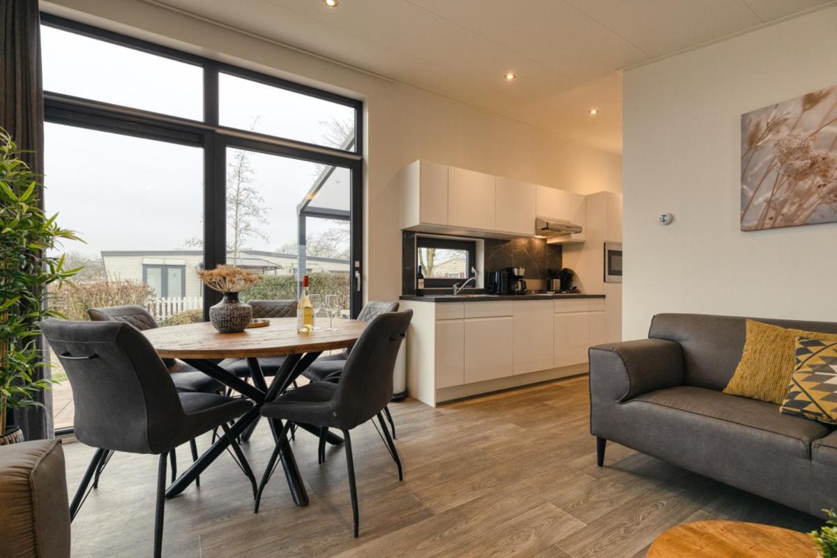 Recreatiepark Jachthaven De Veerstal Lathum - Luxe Chalet Exteriér fotografie